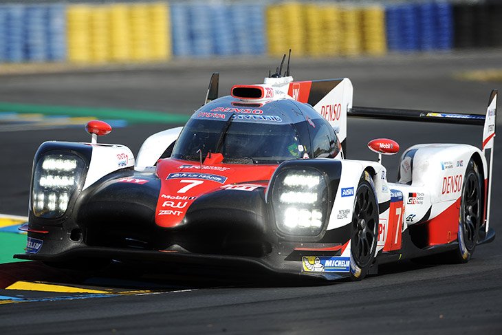 Foto de Toyota fecha testes oficiais para Le Mans na frente