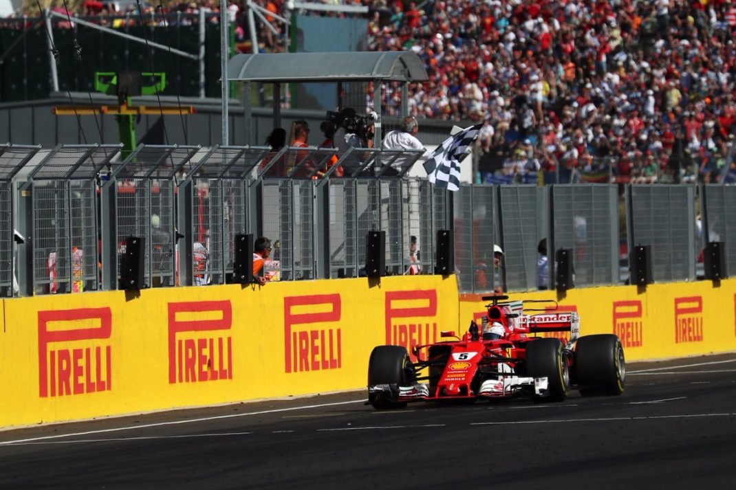 Foto de GP da Hungria – Vettel vence, Kimi é seu fiel escudeiro e Hamilton devolve posição para Bottas