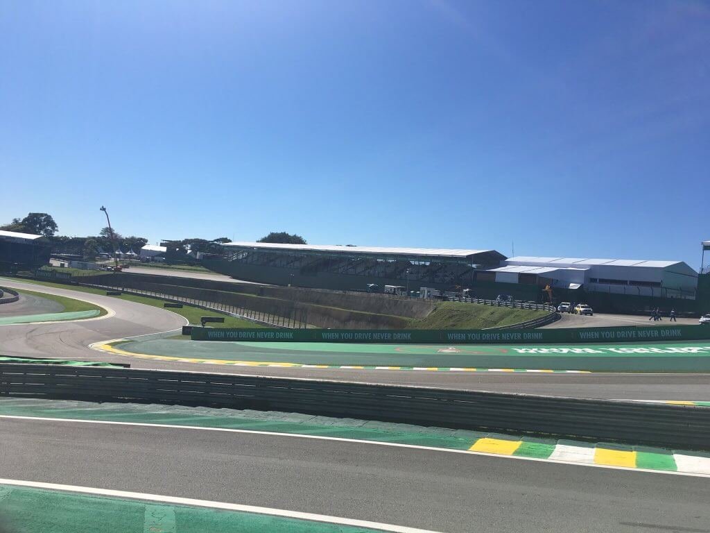 Foto de GP do Brasil – Sol forte, novas condições de pista e Hamilton largando dos boxes