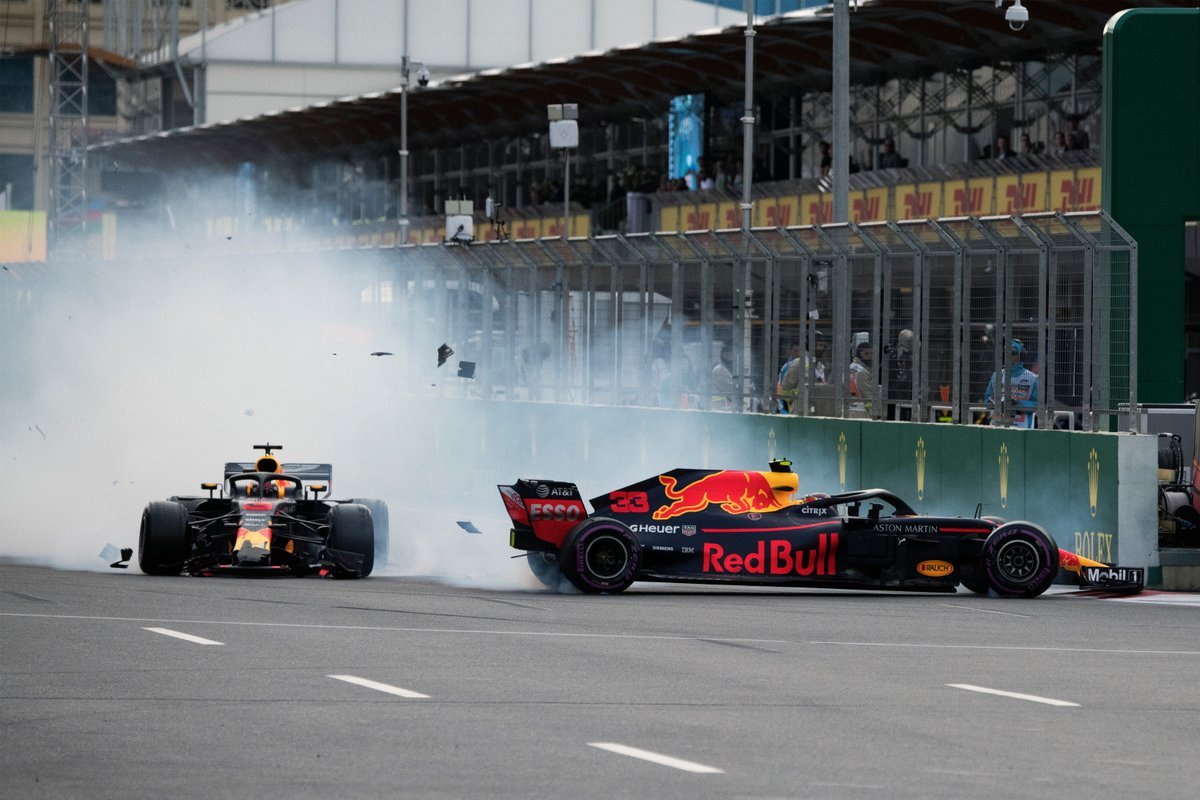Foto de Depois de abandono dos carros da Red Bull, Hamilton vence corrida maluca em Baku