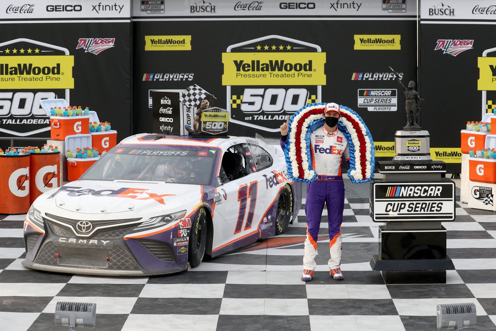 Foto de NASCAR Cup Series: Com manobra polêmica, Denny Hamlin fatura a conturbada prova de Talladega