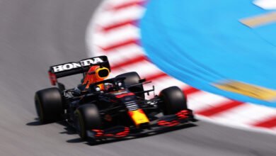 Foto de Verstappen supera Hamilton nos últimos minutos do TL3 na Espanha