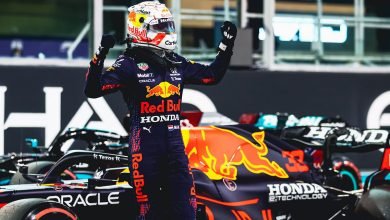 Foto de Verstappen supera Hamilton e crava a última pole da temporada 2021 da Fórmula 1
